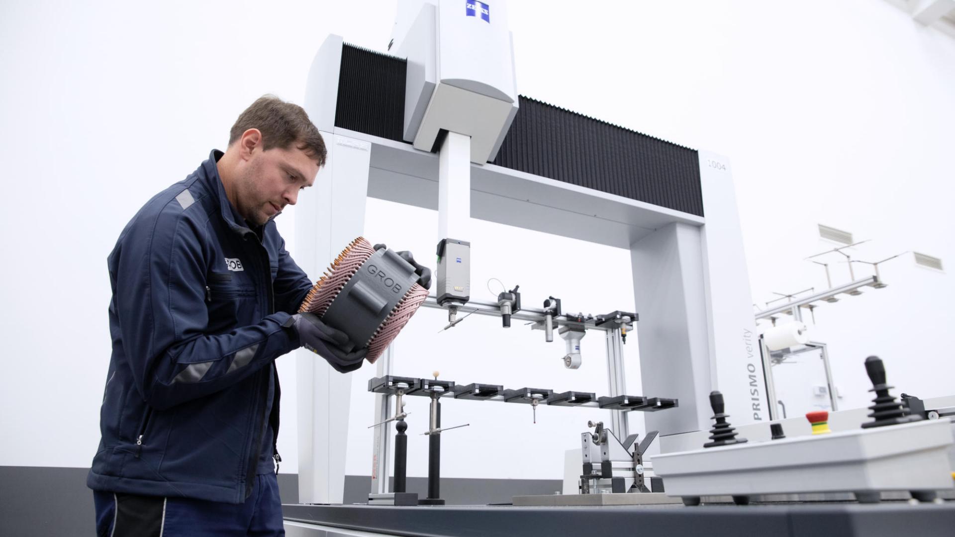 Kiểm soát chất lượng tiếp xúc trên ZEISS PRISMO verity.