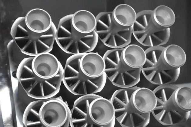 Vòi phun nhiên liệu – làm từ INCONEL 625 – là một bộ phận của tuabin khí công nghiệp Siemens Energy.