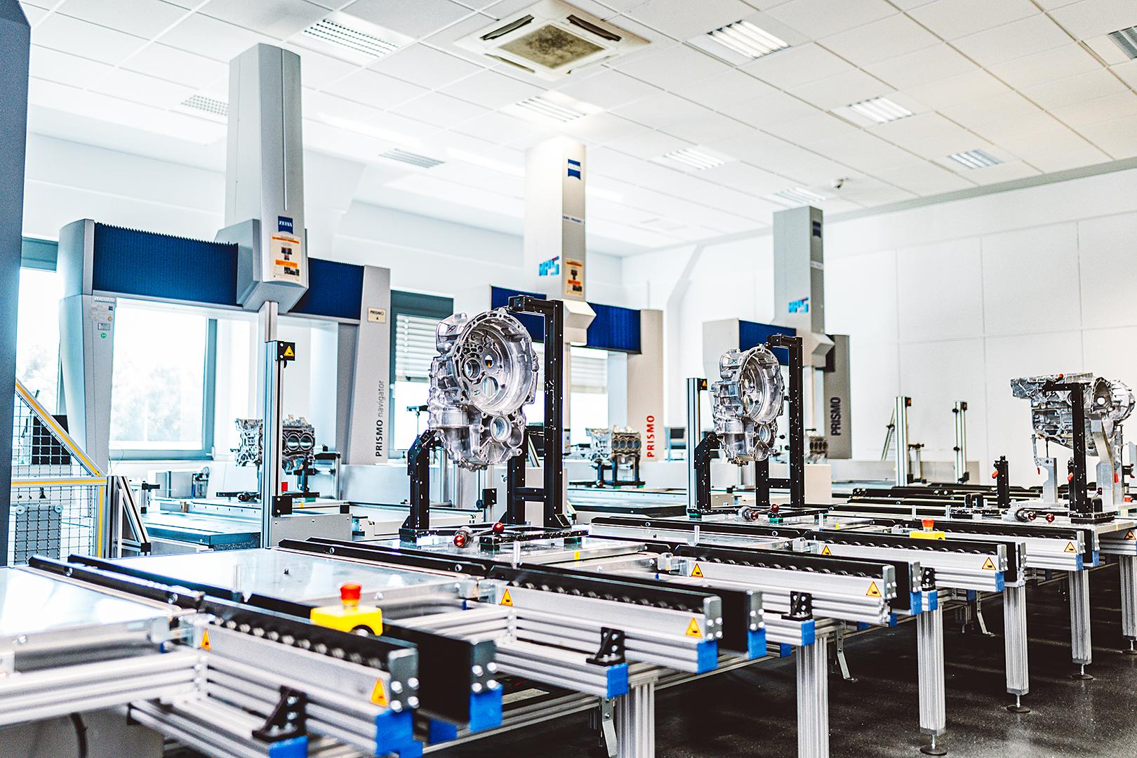 Sau khi đo quang học, các thành phần được tự động phân phối đến một trong các máy CMM thông qua ZEISS Integration Series.