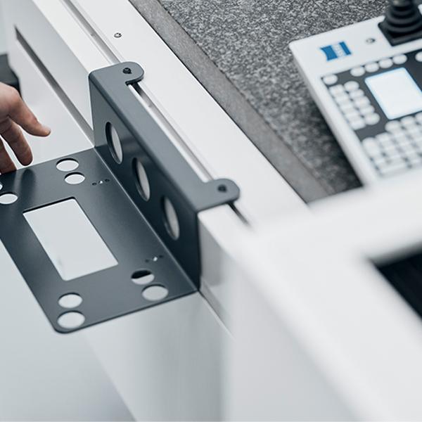Giá đỡ bảng điều khiển, bố trí công tắc và thiết kế mỏng 
