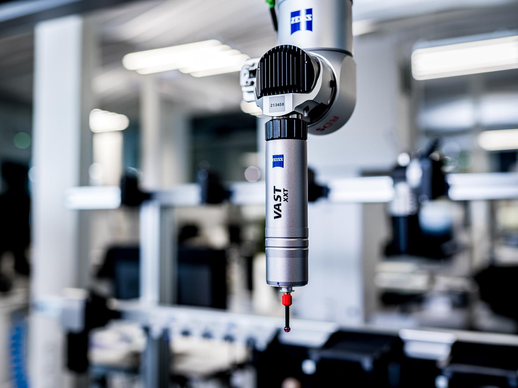 Đầu dò ZEISS VAST XXT đang được sử dụng