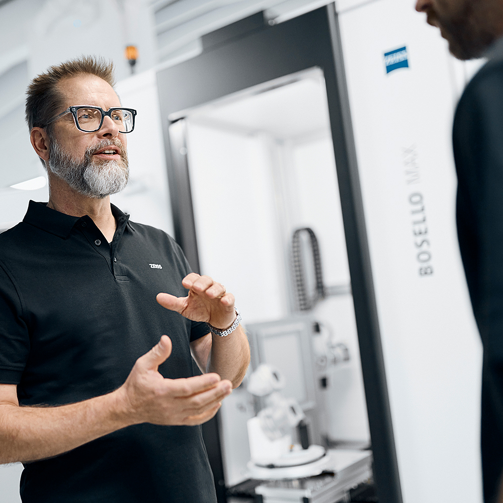 Kỹ thuật viên dịch vụ giàu kinh nghiệm về hệ thống X-ray 2D ZEISS BOSELLO